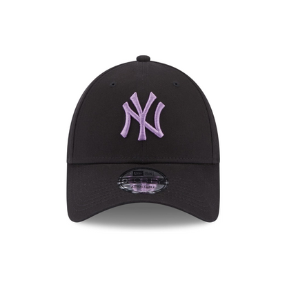 NEW ERA 9FORTY LEAGUE ESSENTIAL MLB YANKEES BLACK - PURPLE OSFA